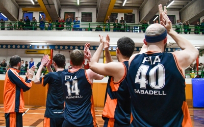 L'afició local va ser novament el sisè jugador en pista. | Roger Benet